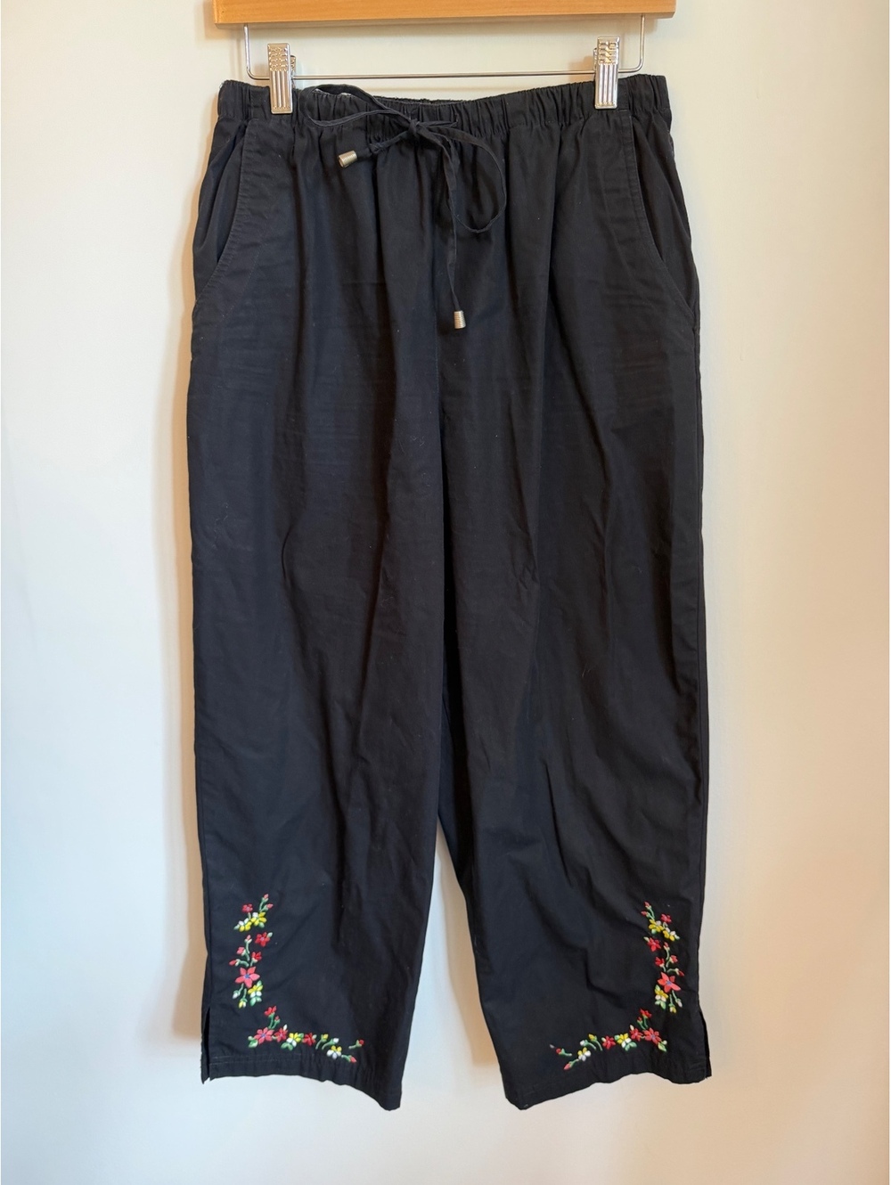 Westbound Black Cotton Cropped Pants Elastic Drawstring Floral Embroidery Size M